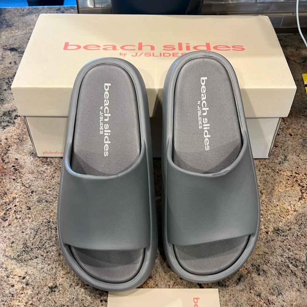 NIB Beach Slides by J/Slides Size 7